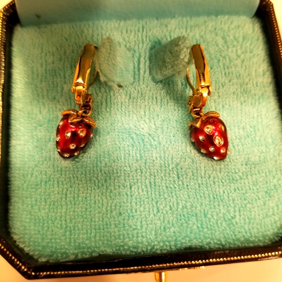 NIB Juicy Couture Red Enamel Strawberries Crystals & Gold Earrings RARE AUTHENTI - Picture 5 of 9